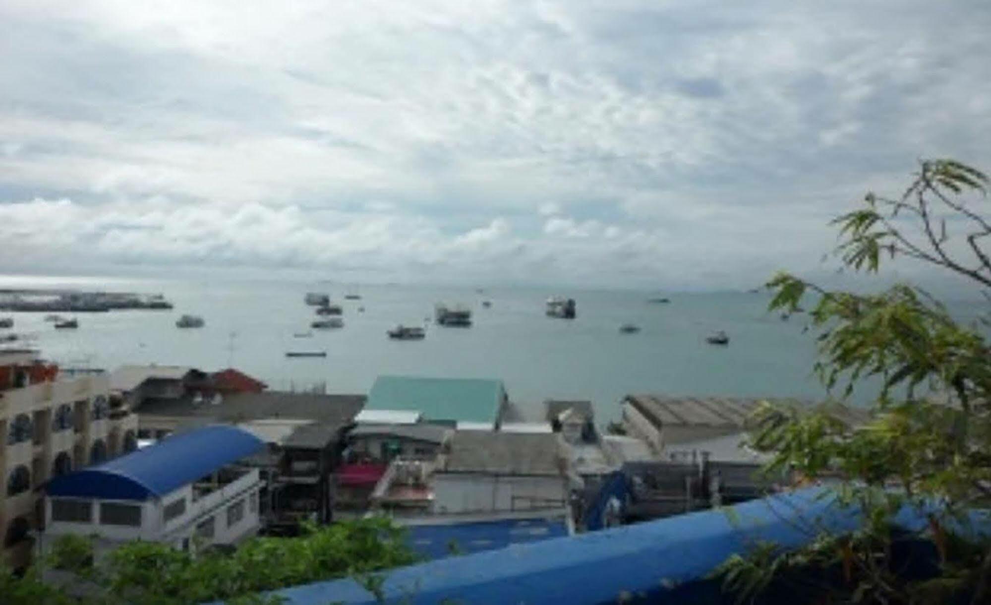 Diamond Beach Hotel Pattaya Bagian luar foto