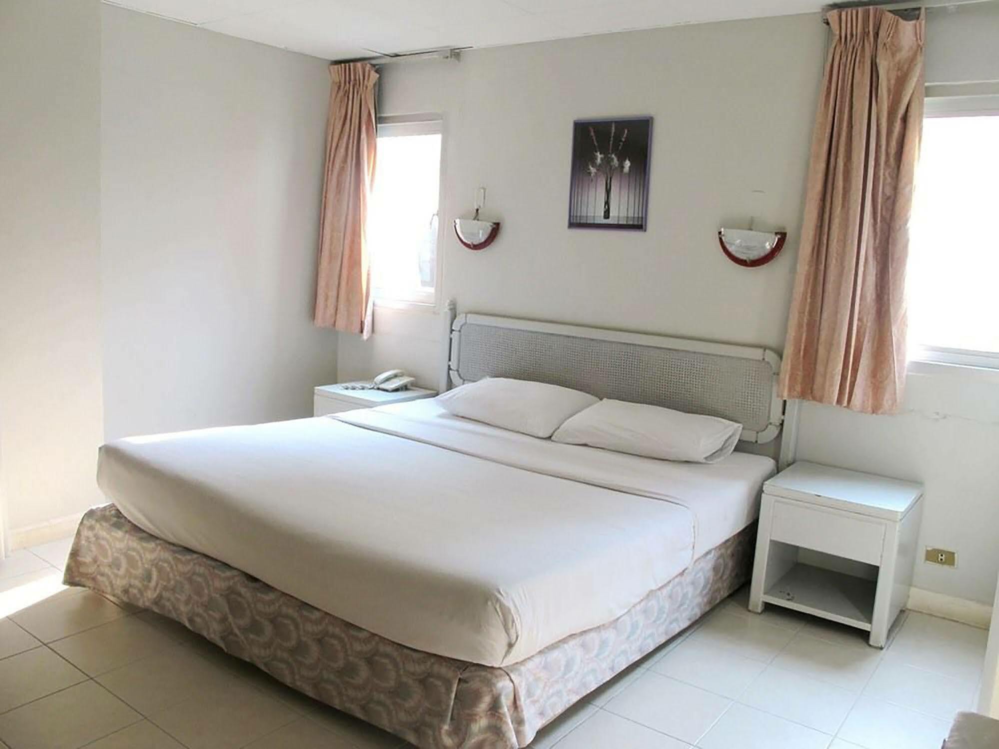Diamond Beach Hotel Pattaya Bagian luar foto