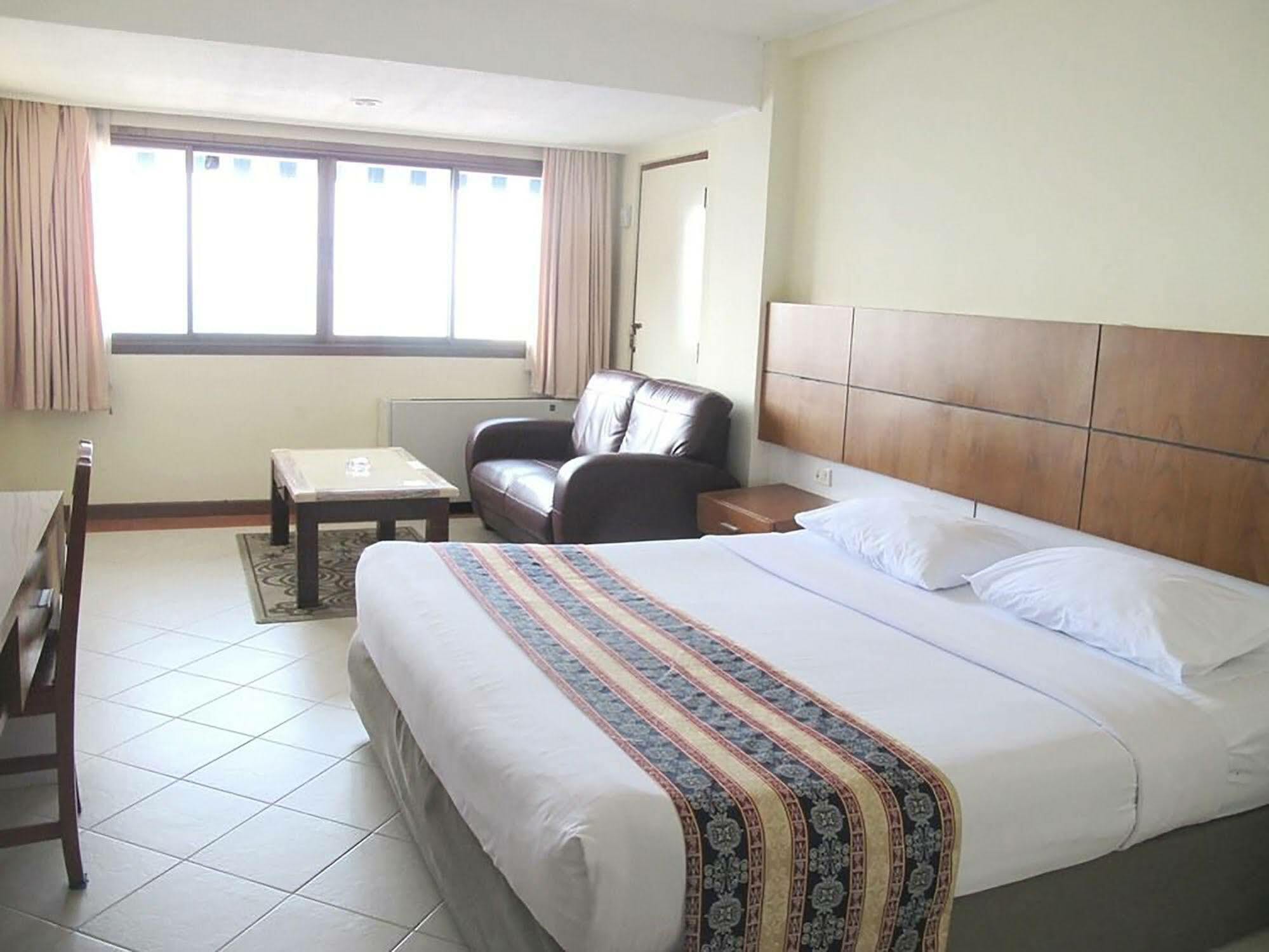 Diamond Beach Hotel Pattaya Bagian luar foto