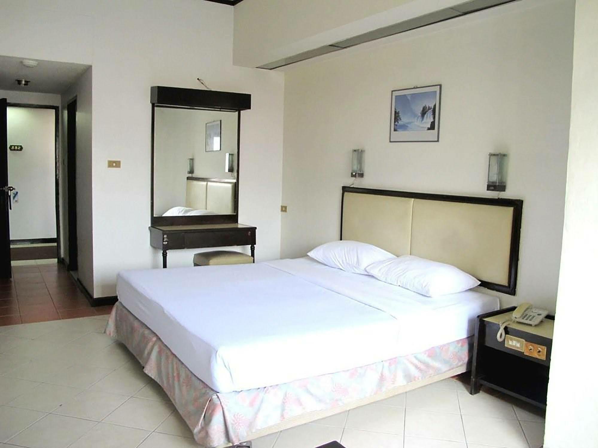 Diamond Beach Hotel Pattaya Bagian luar foto