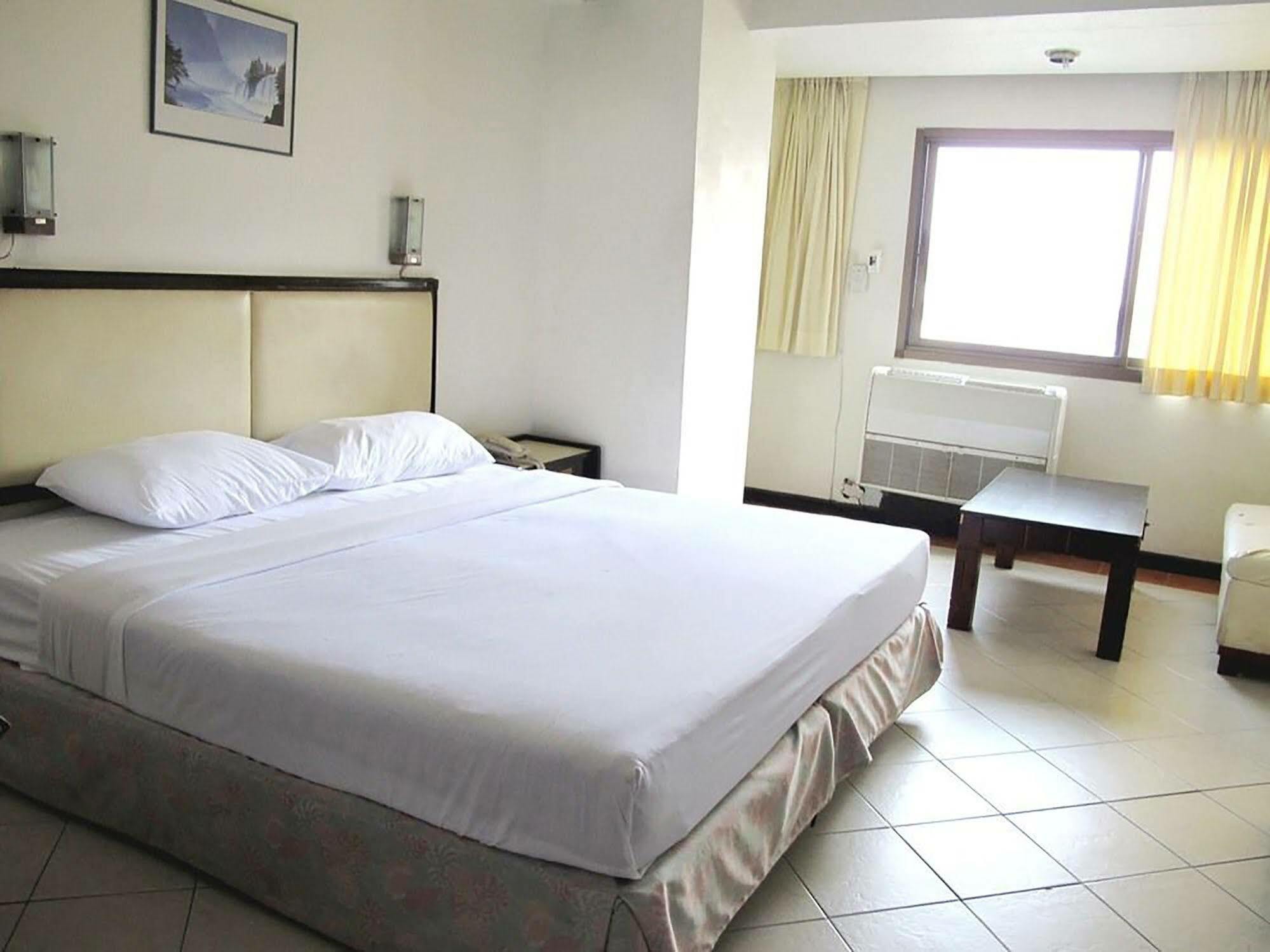 Diamond Beach Hotel Pattaya Bagian luar foto