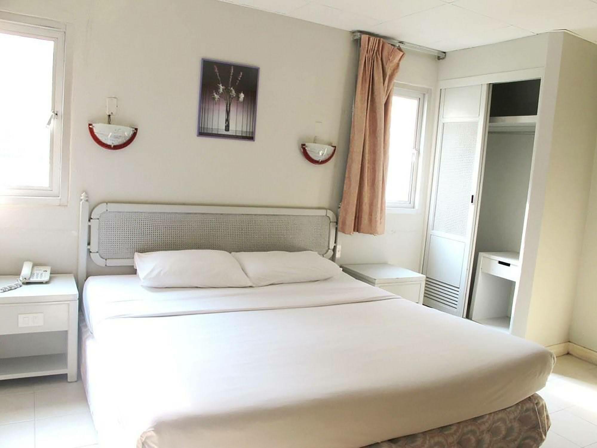Diamond Beach Hotel Pattaya Bagian luar foto